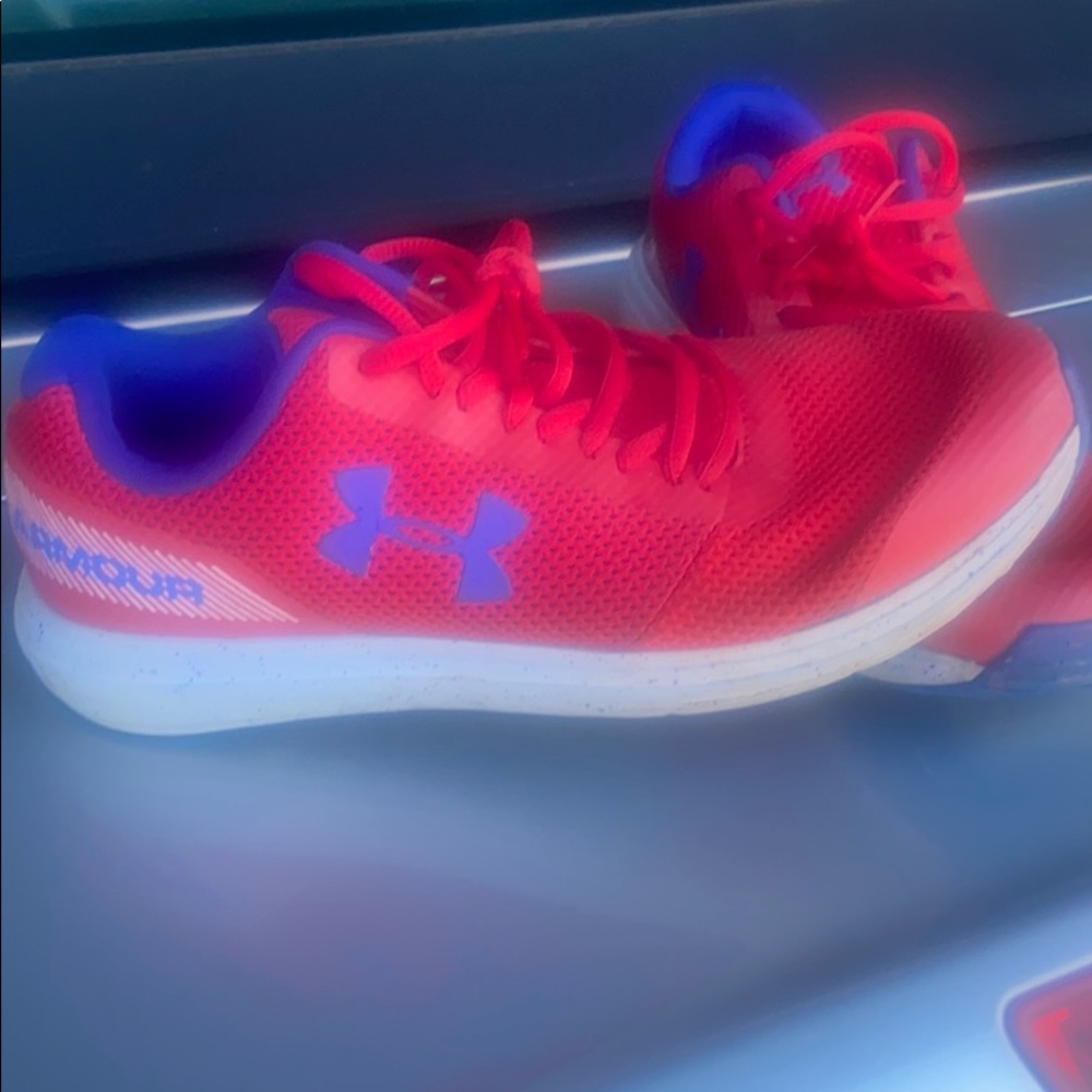UA shoes size 7Y in good used condition